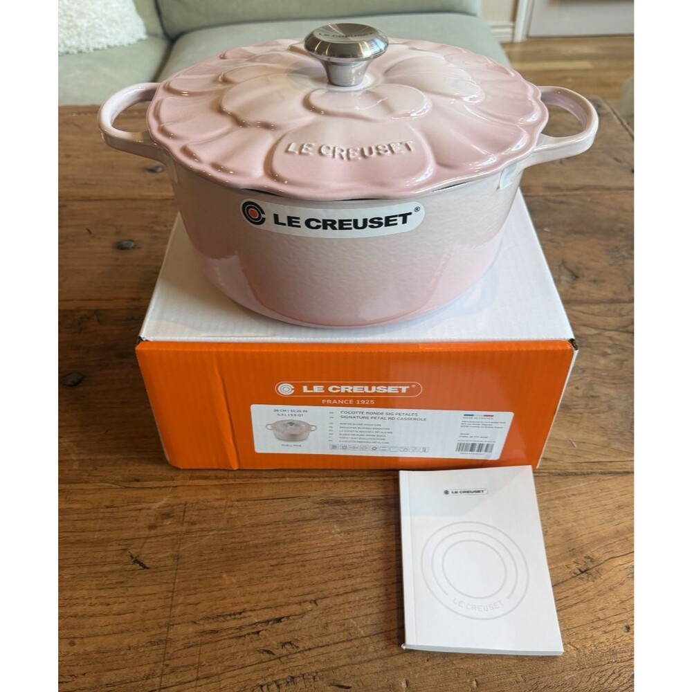 Le Creuset Enameled Cast Iron Petal Round Casserole 26 cm 5.5 qt Shell Pink NEW
